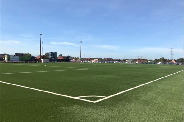 Aanleg kunstgras voetbalveld - Sportinfrabouw NV